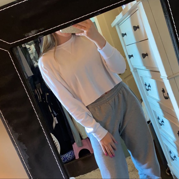 White Long Sleeved Cropped Top - Picture 4 of 4